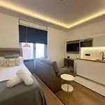 아파트 Irreverents *